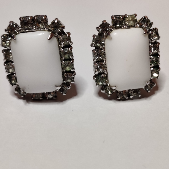 Vintage Signed Weiss White Milk Class Earrings - Picture 8 of 15